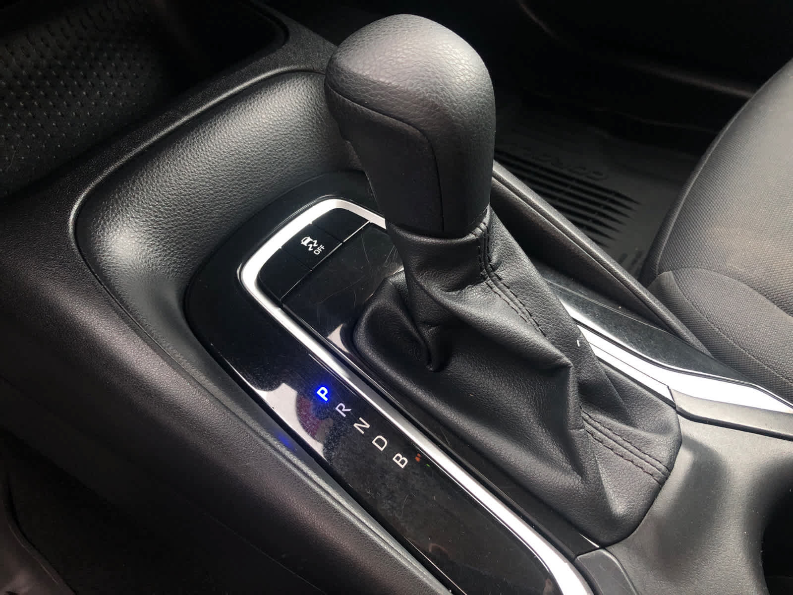 Used 2025 Toyota Corolla LE FWD image 12
