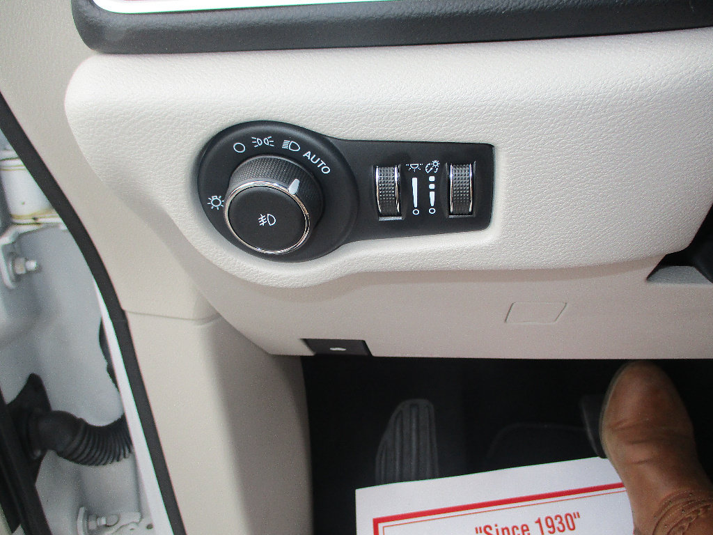 Used 2023 Chrysler Pacifica Touring-L FWD image 14