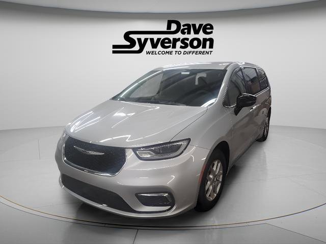 Used 2024 Chrysler Pacifica Touring-L image 1