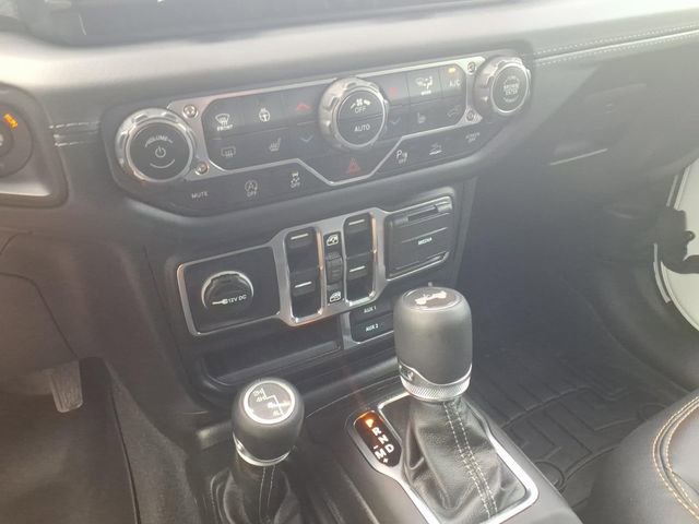 Used 2025 Jeep Wrangler Sahara image 18