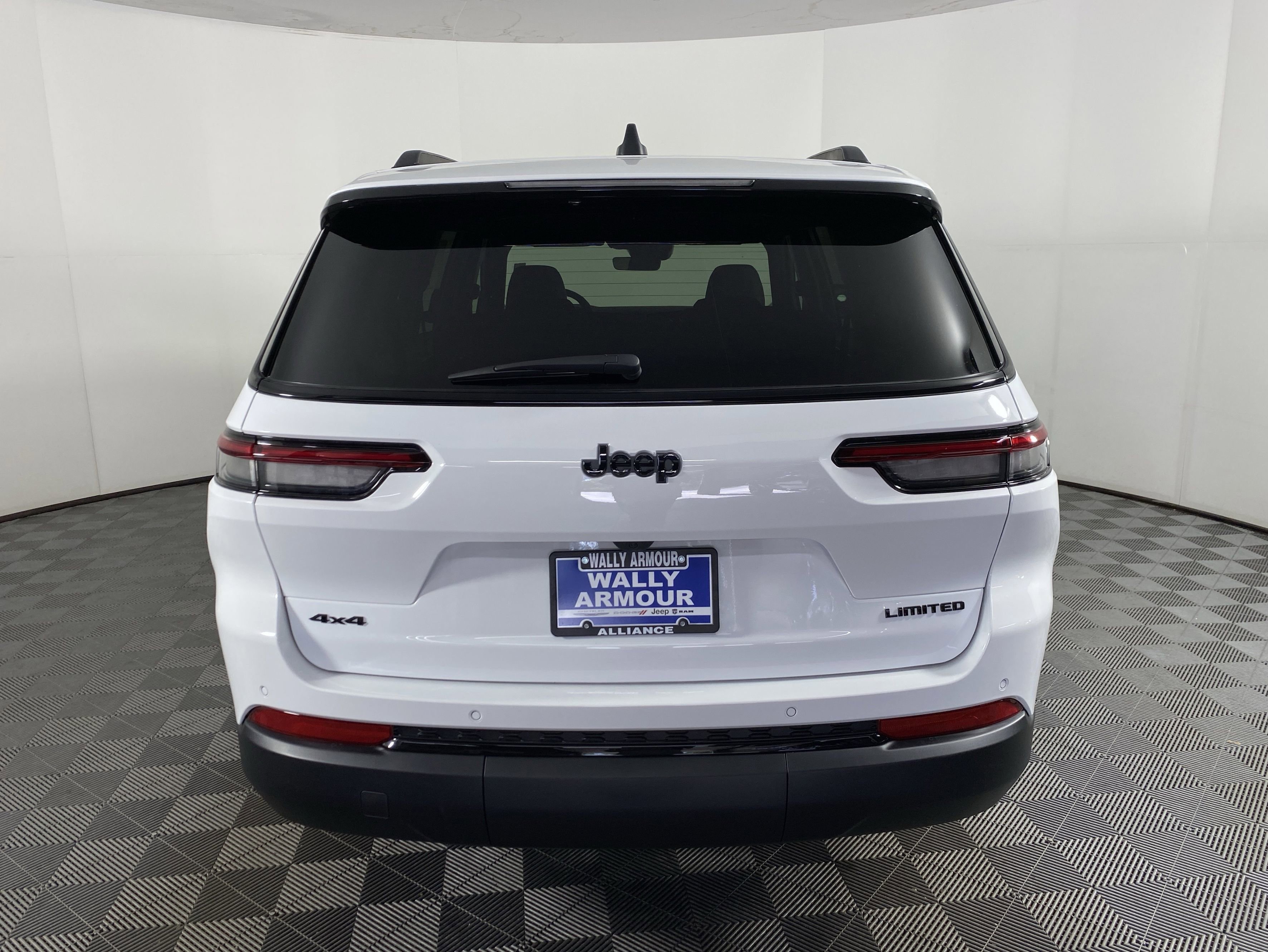 New 2025 Jeep Grand Cherokee L Limited w/ Black Appearance Package image 9