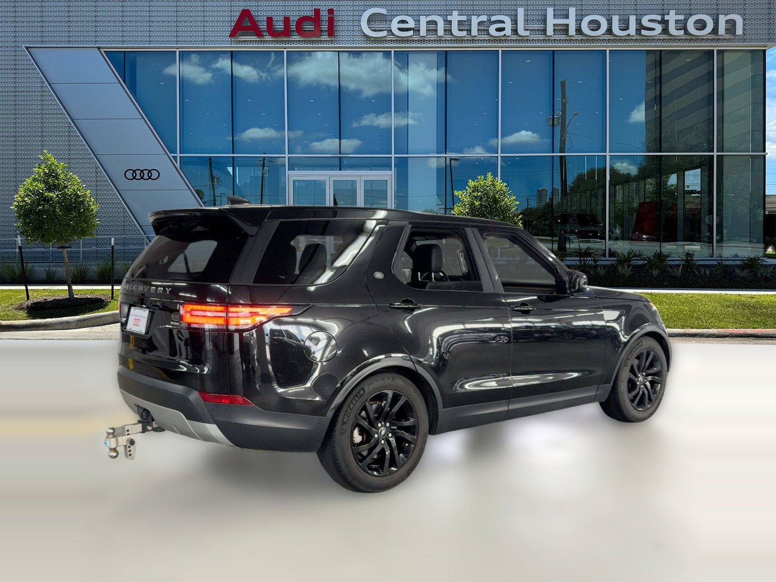 Used 2017 Land Rover Discovery HSE image 9