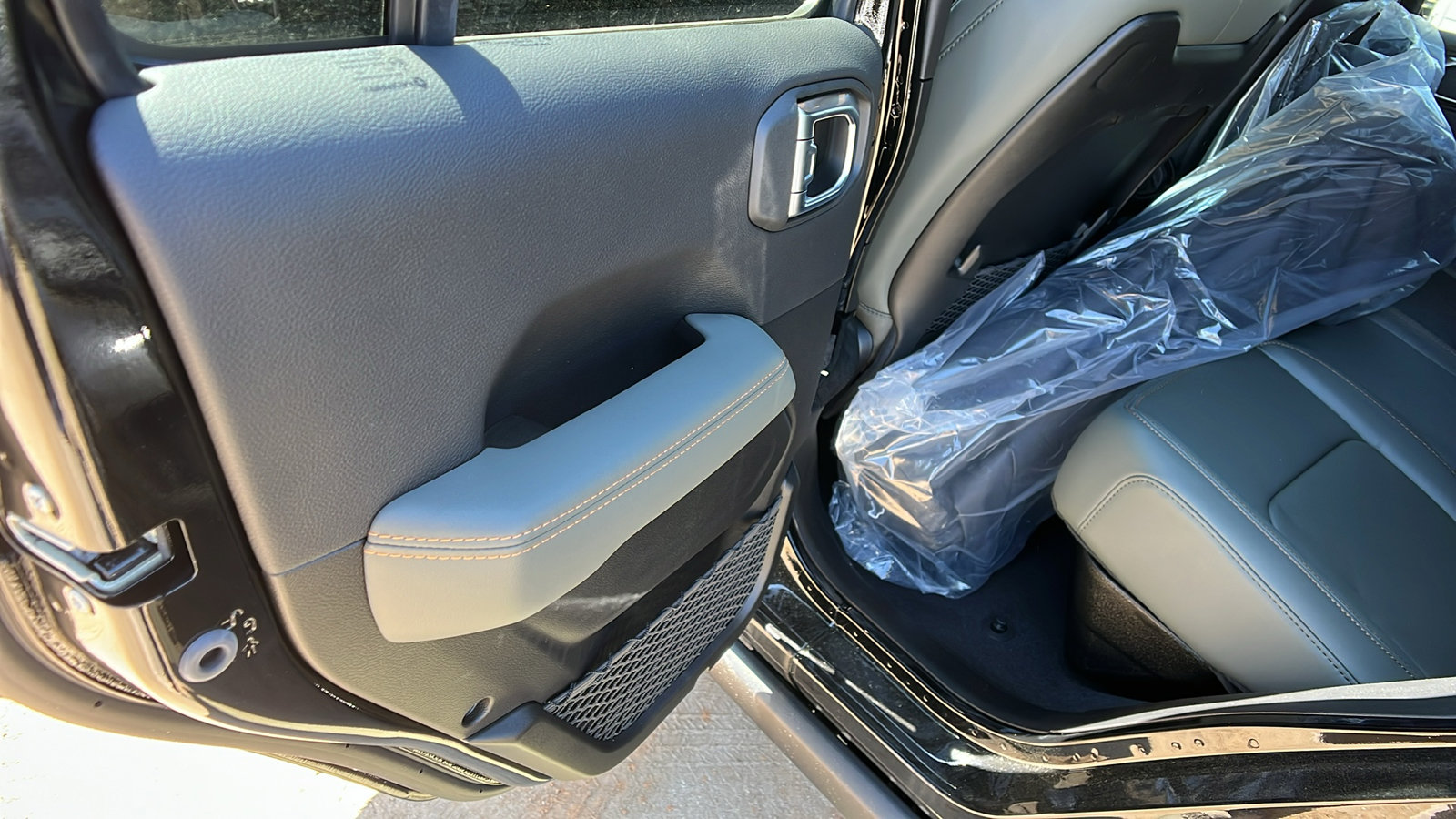 New 2025 Jeep Gladiator Mojave image 17