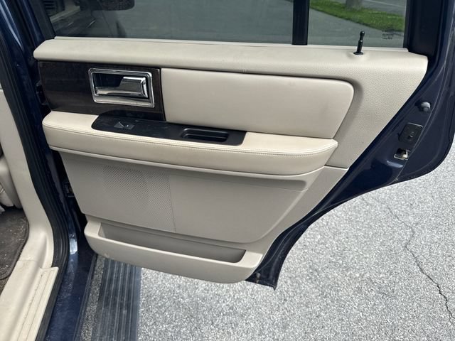 Used 2015 Lincoln Navigator 4WD image 13