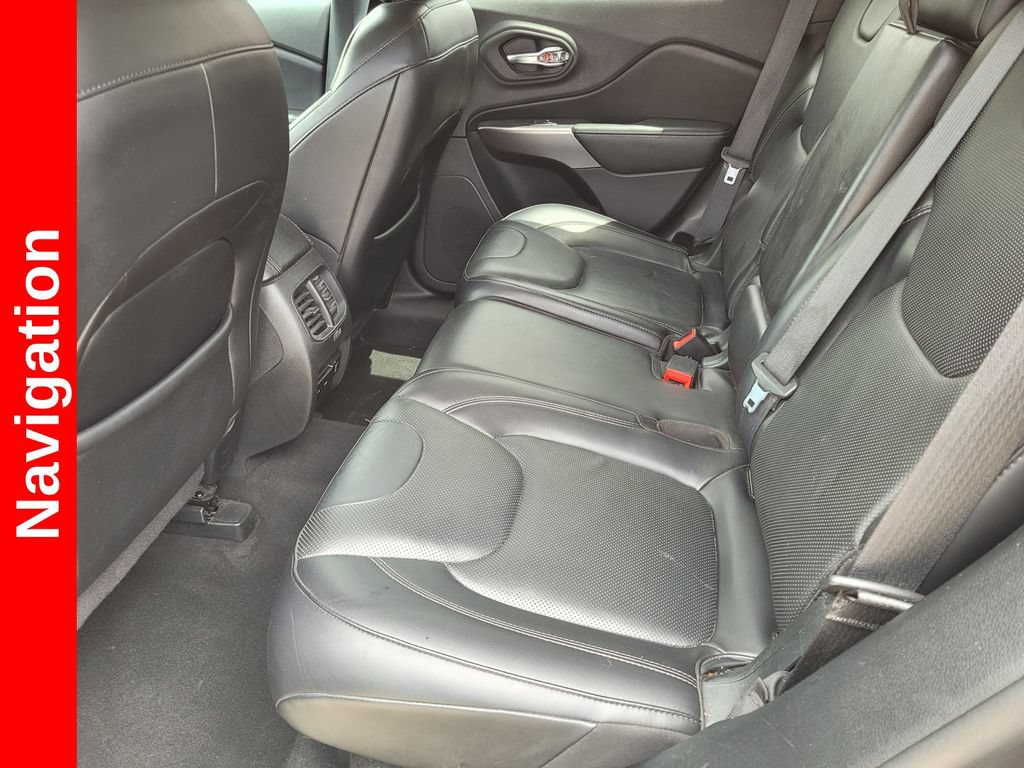 Used 2019 Jeep Cherokee Limited w/ Luxury Group FWD image 10