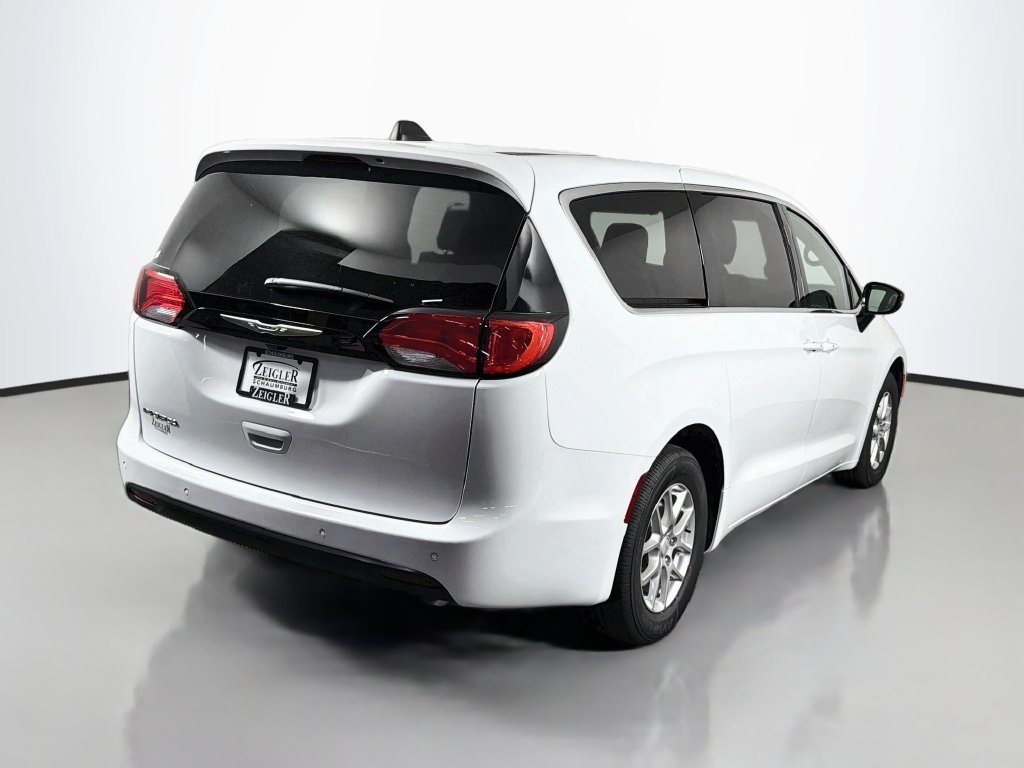 New 2027 Chrysler Pacifica LX FWD image 7