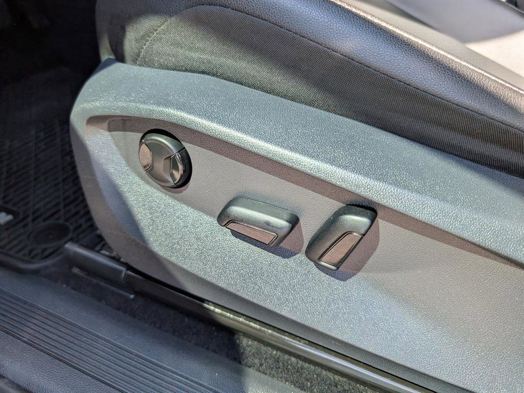 Used 2022 Volkswagen Tiguan SE image 27