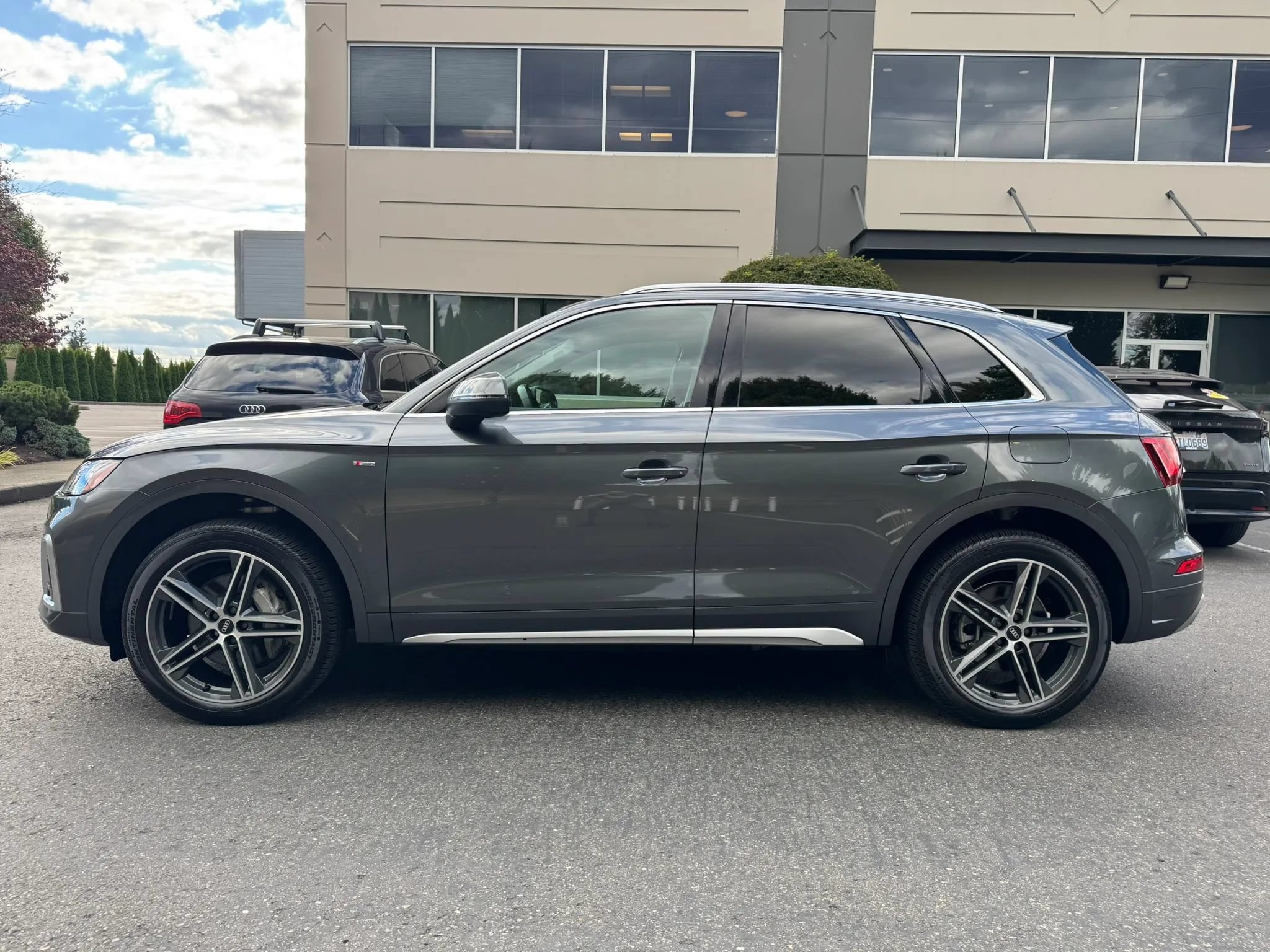 Used 2022 Audi Q5 e Premium Plus w/ Premium Plus Package AWD/4WD image 6