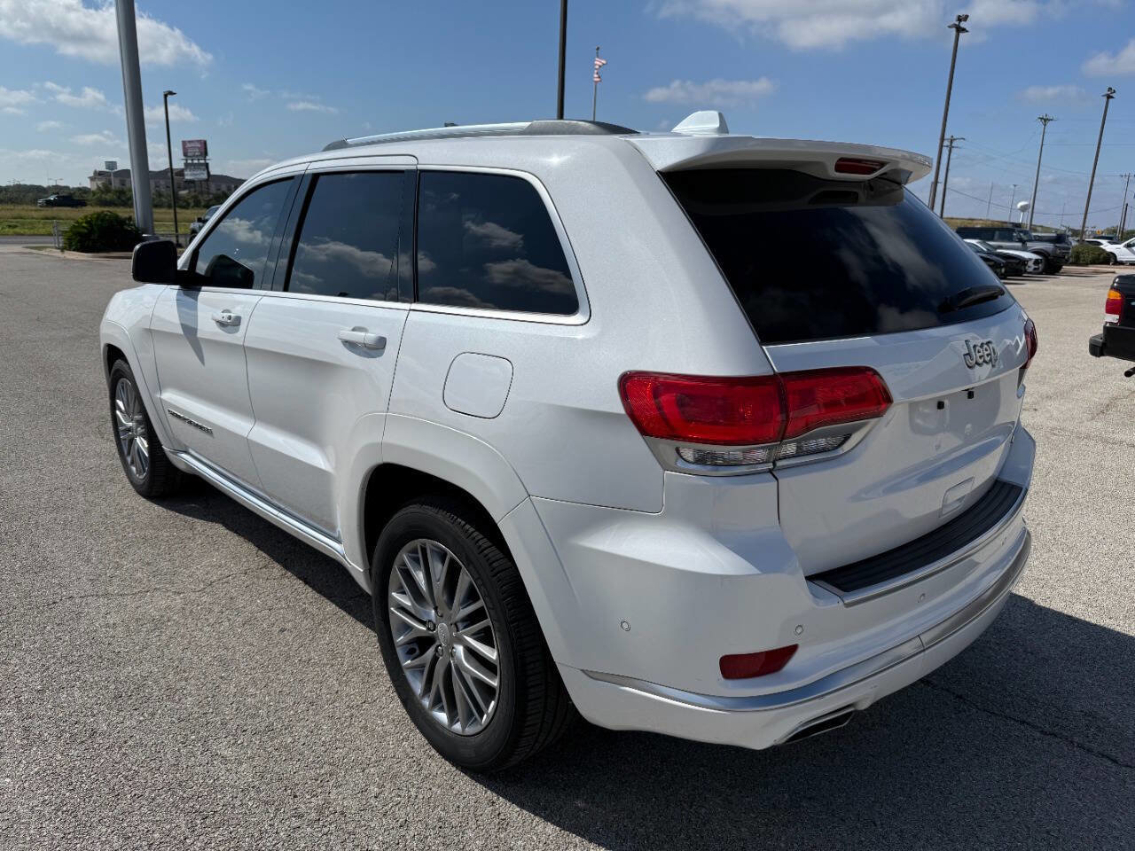 Used 2018 Jeep Grand Cherokee Summit image 3