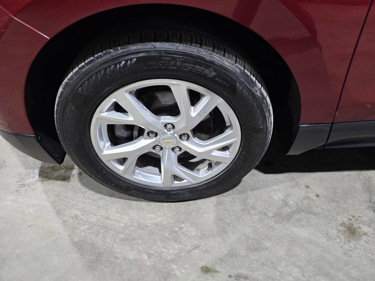 Used 2018 Chevrolet Equinox LT w/ Sun & Infotainment Package AWD/4WD image 23