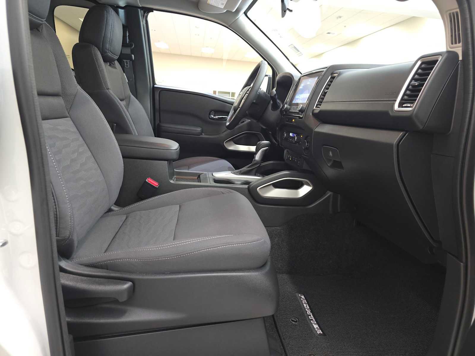 Used 2024 Nissan Frontier SV w/ SV Convenience Package RWD image 26