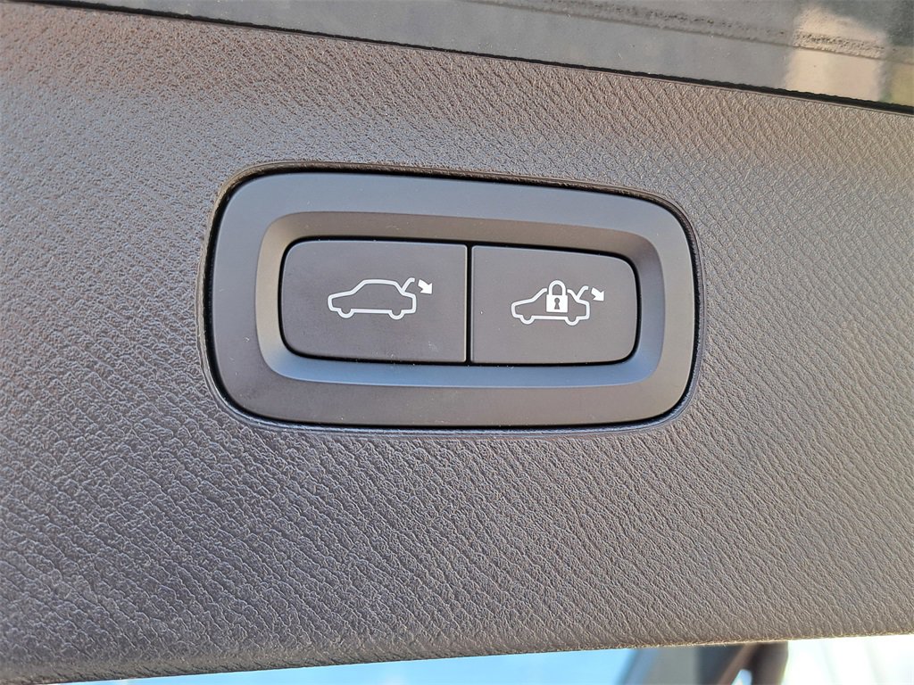 Used 2023 Volvo XC90 B6 Plus w/ Protection Package Premier image 31