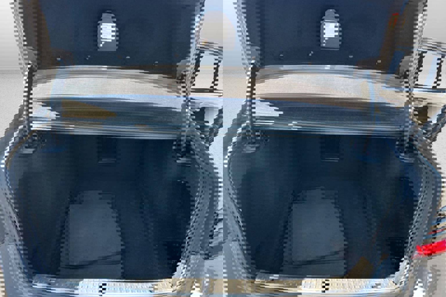 Used 2021 BMW 740i w/ M Sport Package image 17