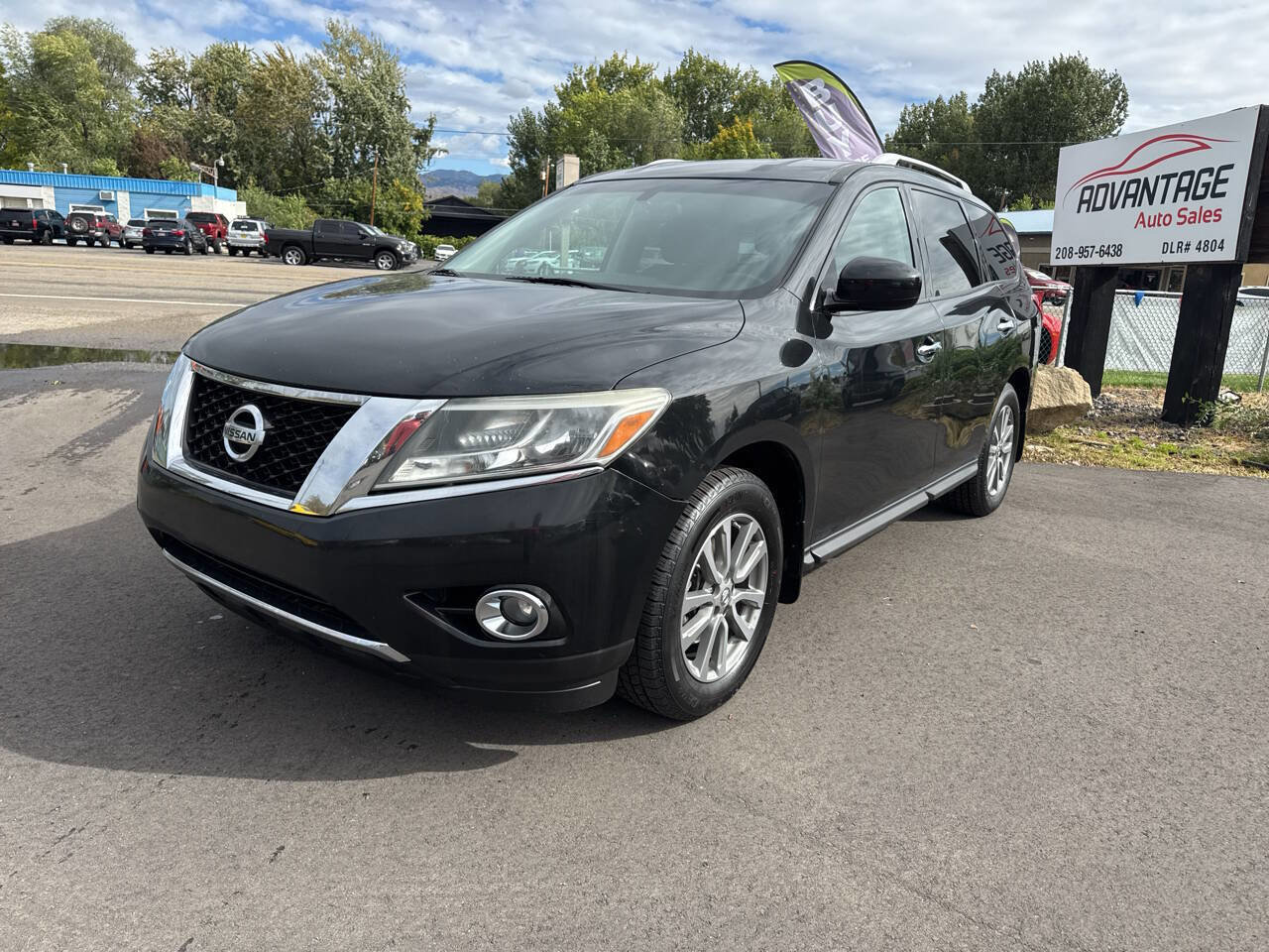 Used 2016 Nissan Pathfinder SV w/ SV Cold Weather Package image 3