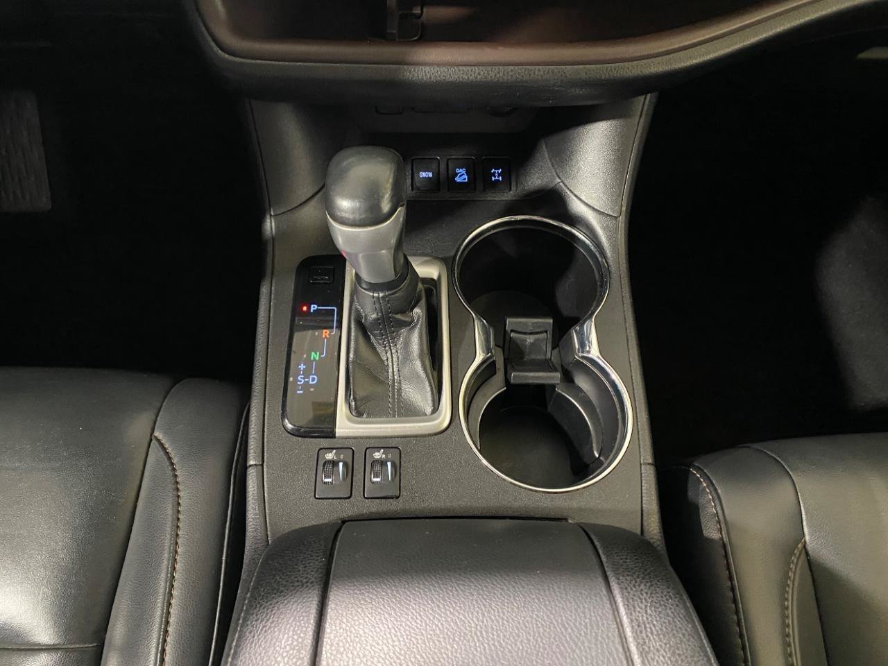 Used 2019 Toyota Highlander XLE AWD/4WD image 17