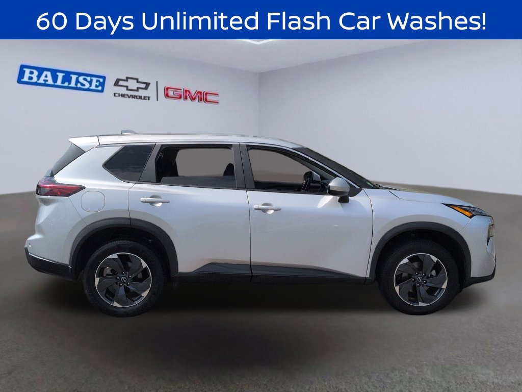 Used 2025 Nissan Rogue SV AWD/4WD image 3
