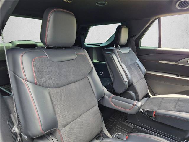 Used 2025 Ford Explorer ST AWD/4WD image 18