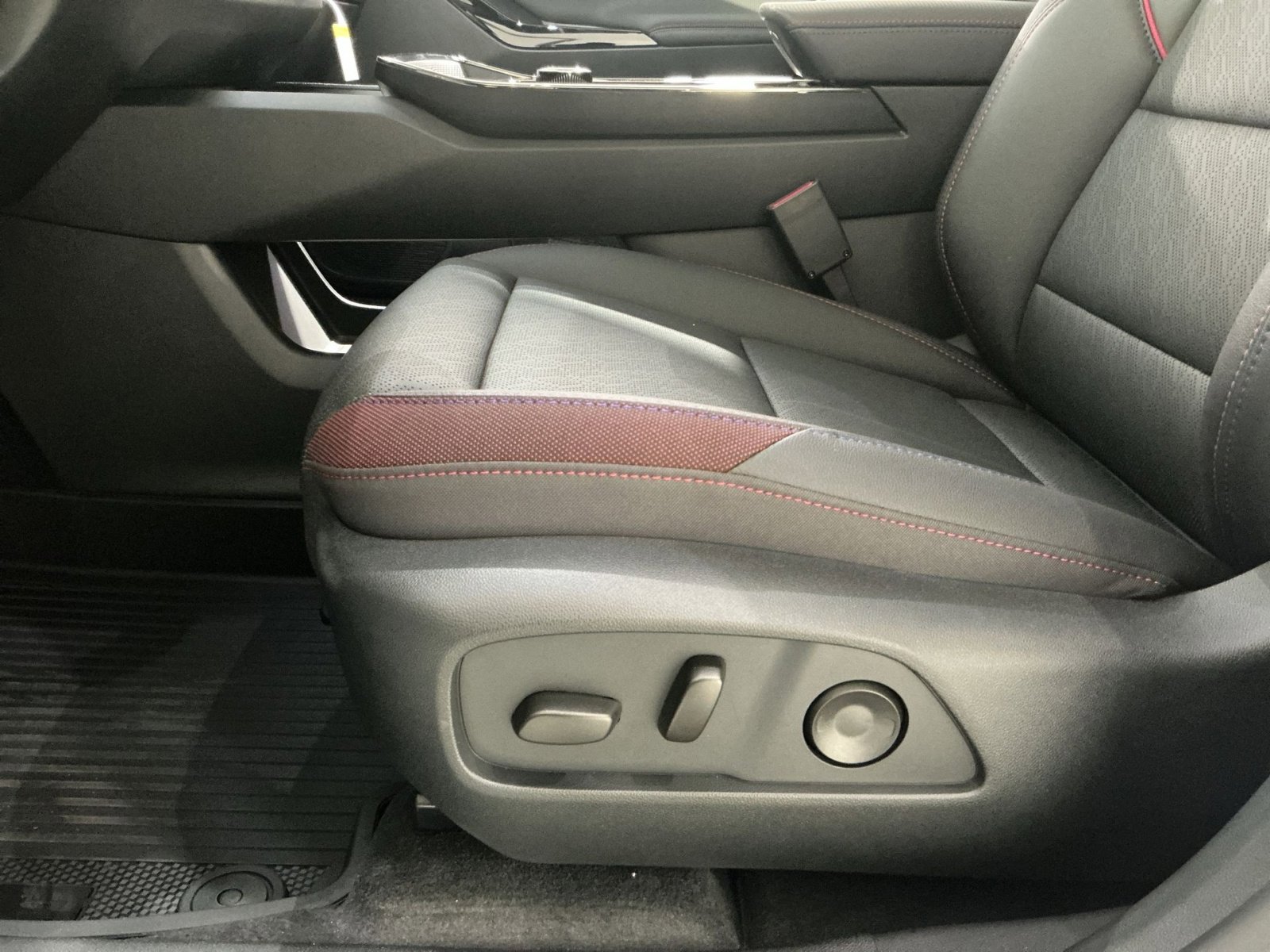 New 2026 Chevrolet Equinox RS w/ LPO, Floor Liner Package image 22