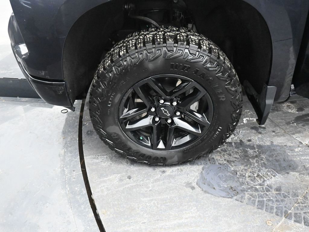 Used 2024 Chevrolet Silverado 1500 LT Trail Boss w/ Convenience Package II image 17