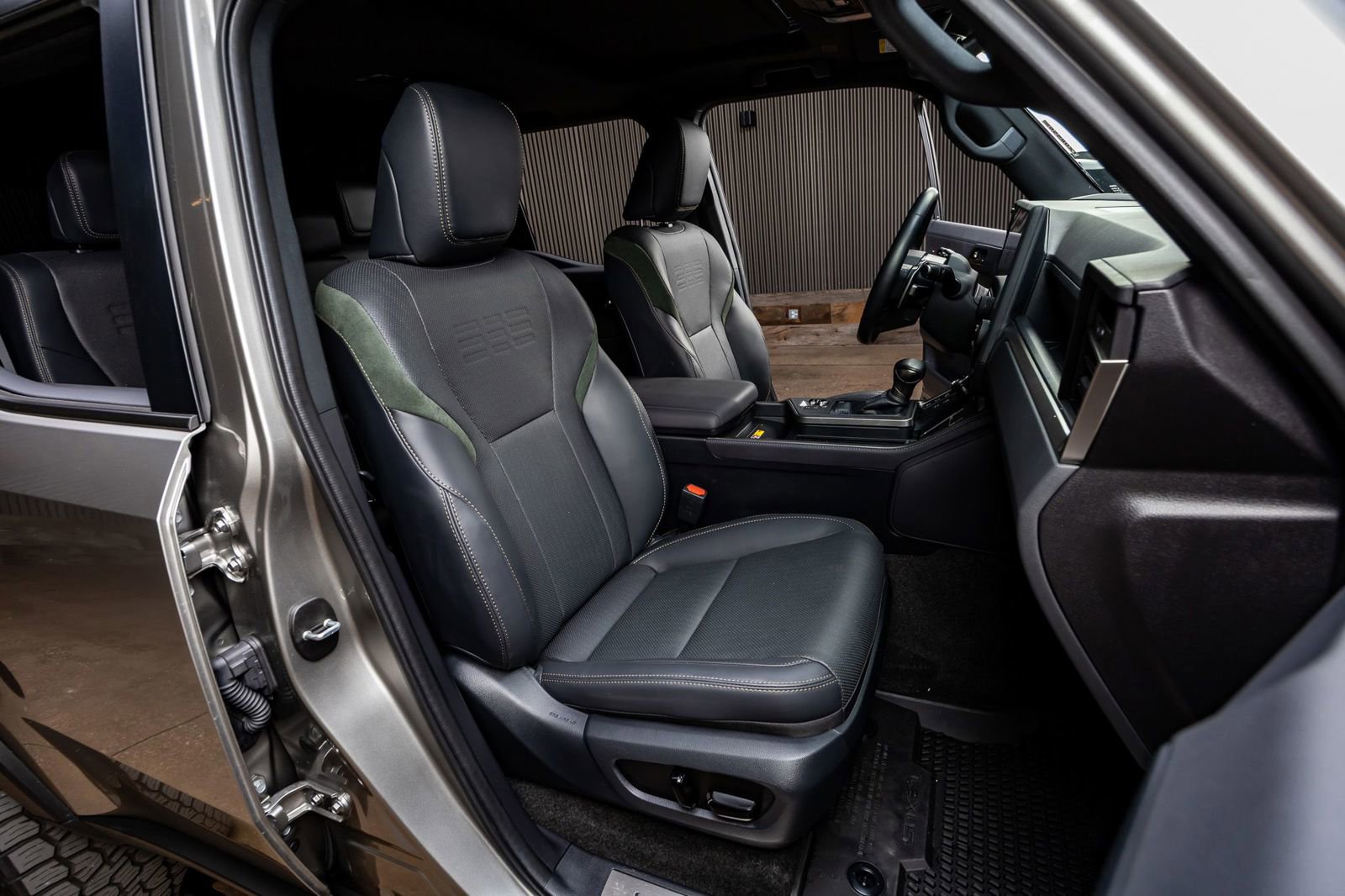 Used 2025 Lexus GX 550 image 27