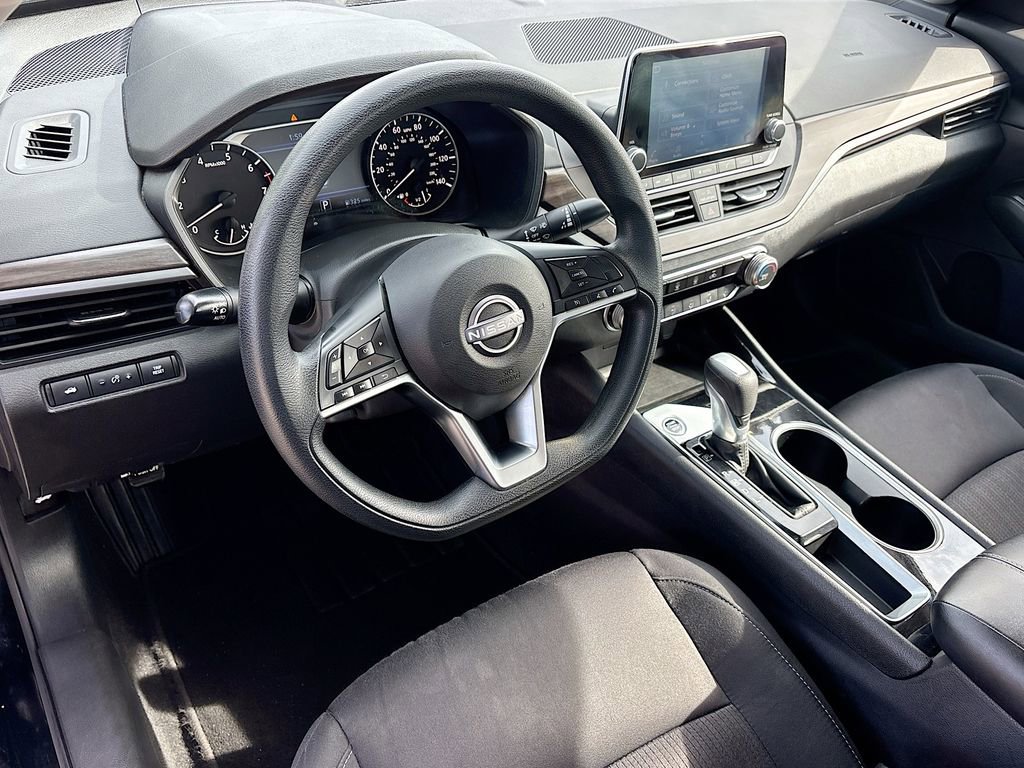 Used 2024 Nissan Altima 2.5 SV image 9
