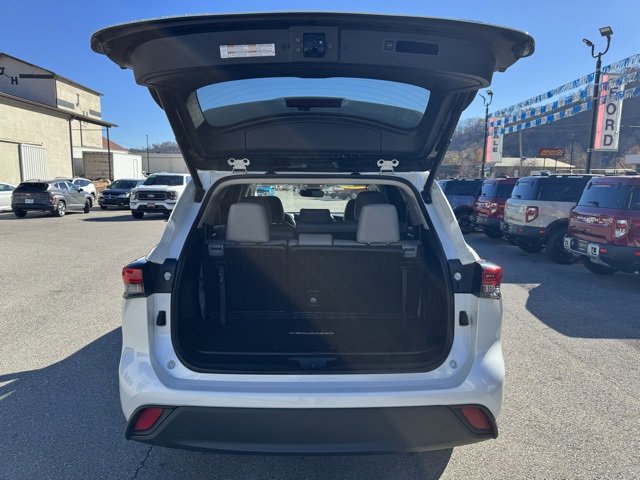 Used 2022 Toyota Highlander XLE image 8