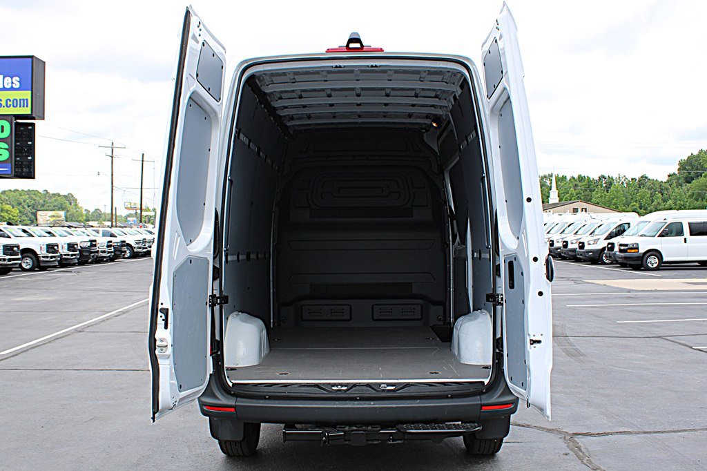 Used 2025 Mercedes-Benz Sprinter 2500 image 16