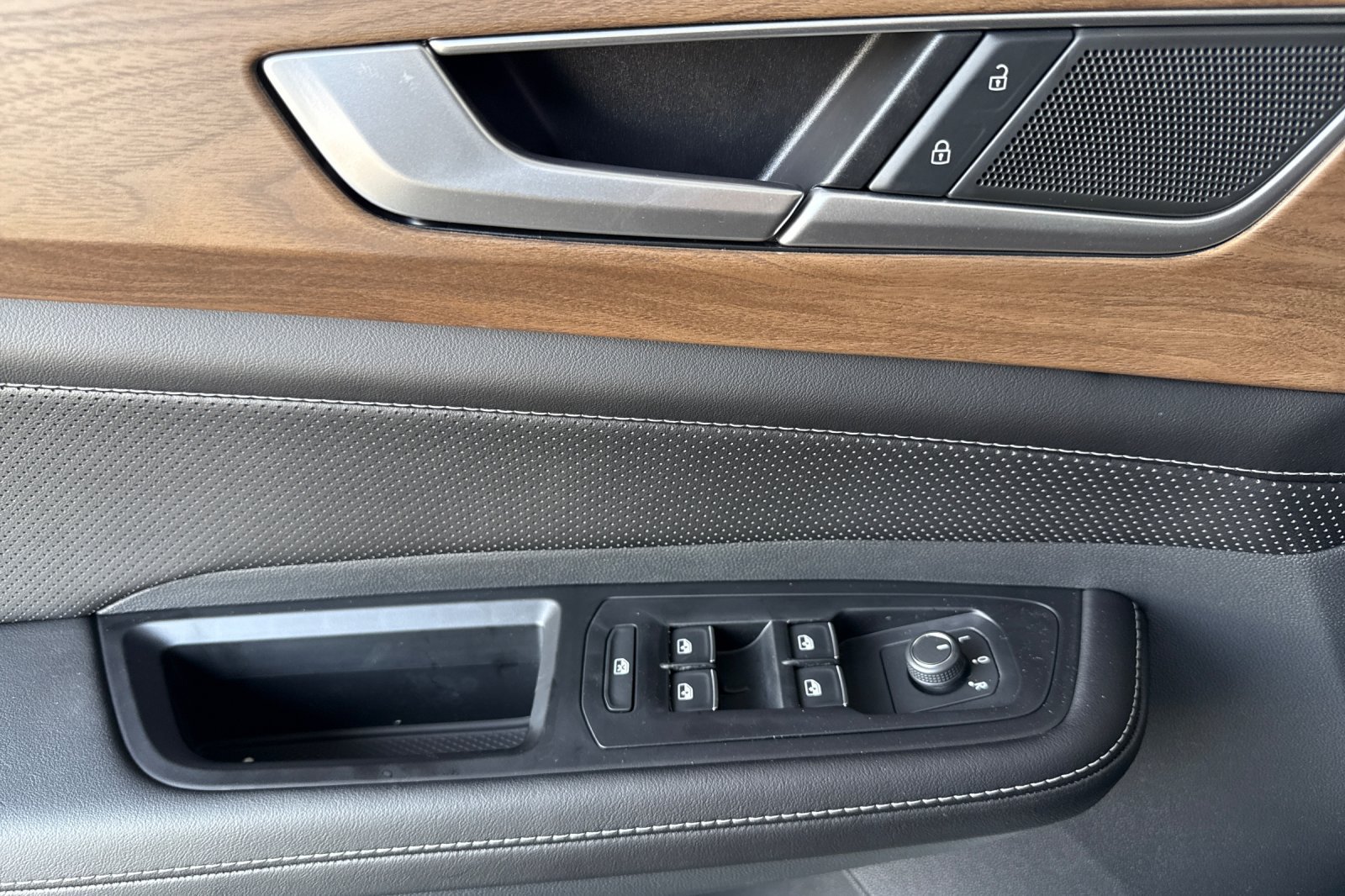 New 2026 Volkswagen Atlas SE FWD image 11