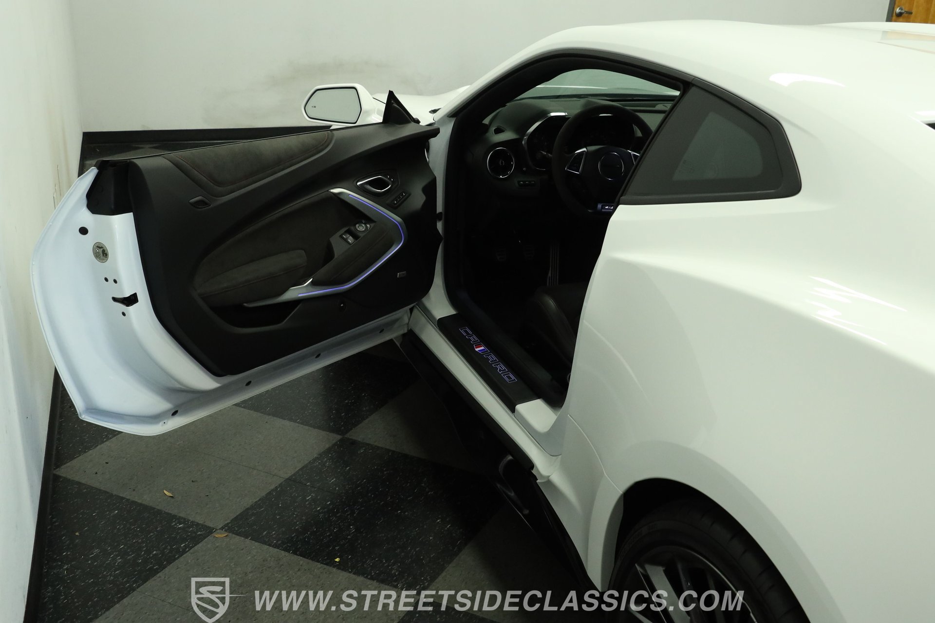 Used 2023 Chevrolet Camaro ZL1 RWD image 33