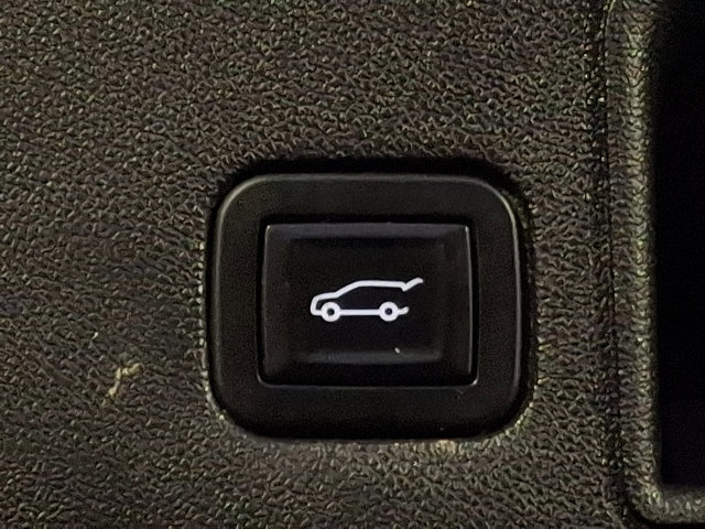 Used 2019 GMC Terrain Denali w/ Advanced Safety Package image 31