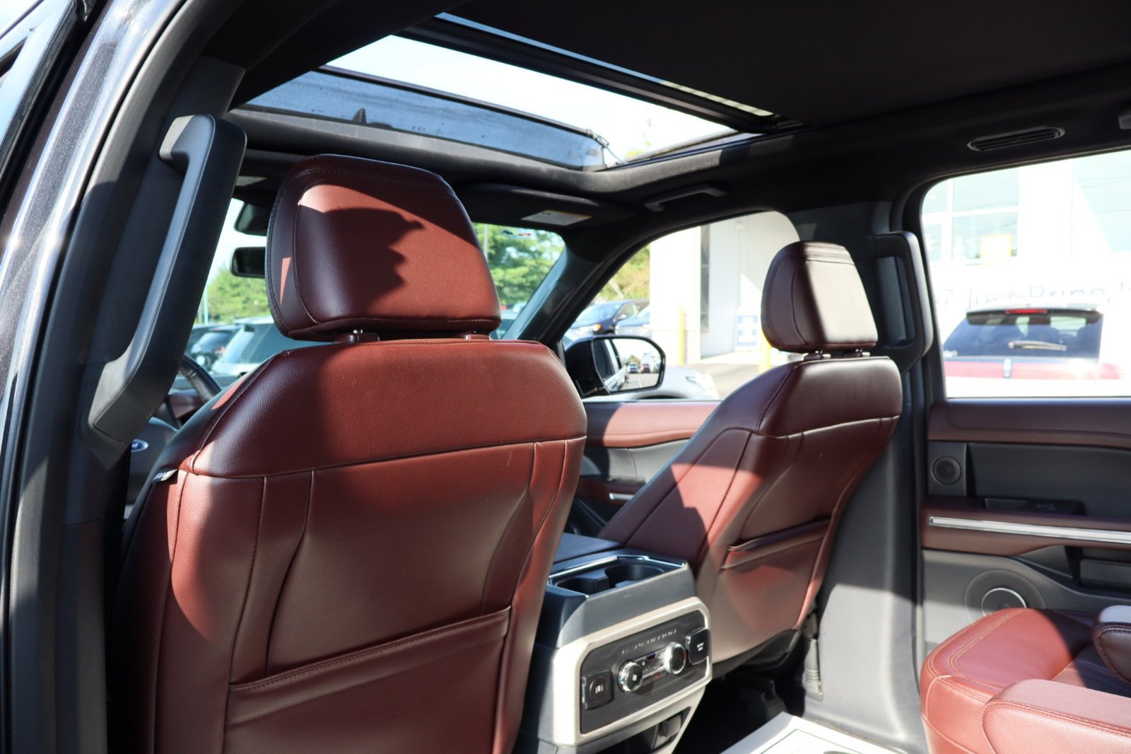 Used 2024 Ford Expedition Limited AWD/4WD image 24