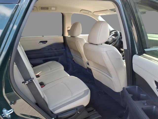 Used 2025 Nissan Pathfinder SL FWD image 11