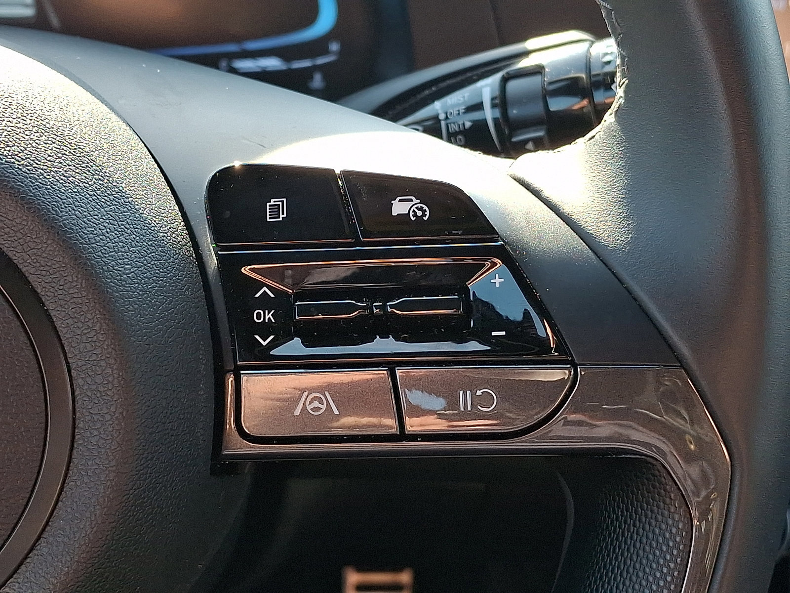 Certified 2025 Hyundai Elantra Sport FWD image 22