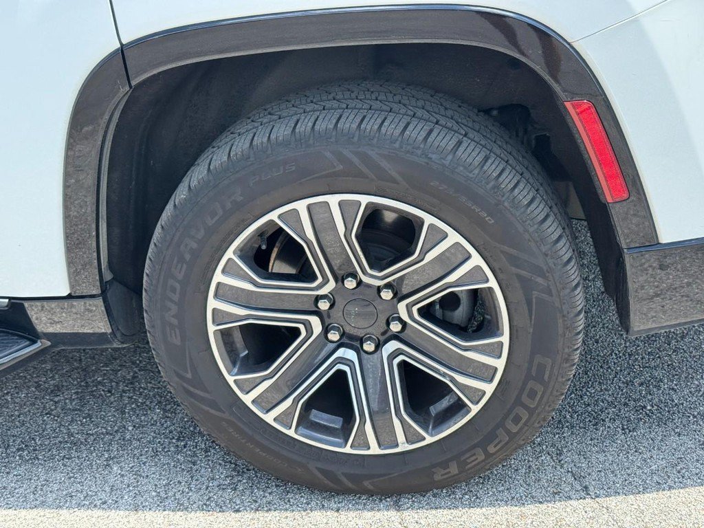 Used 2024 Jeep Wagoneer Series II AWD/4WD image 9