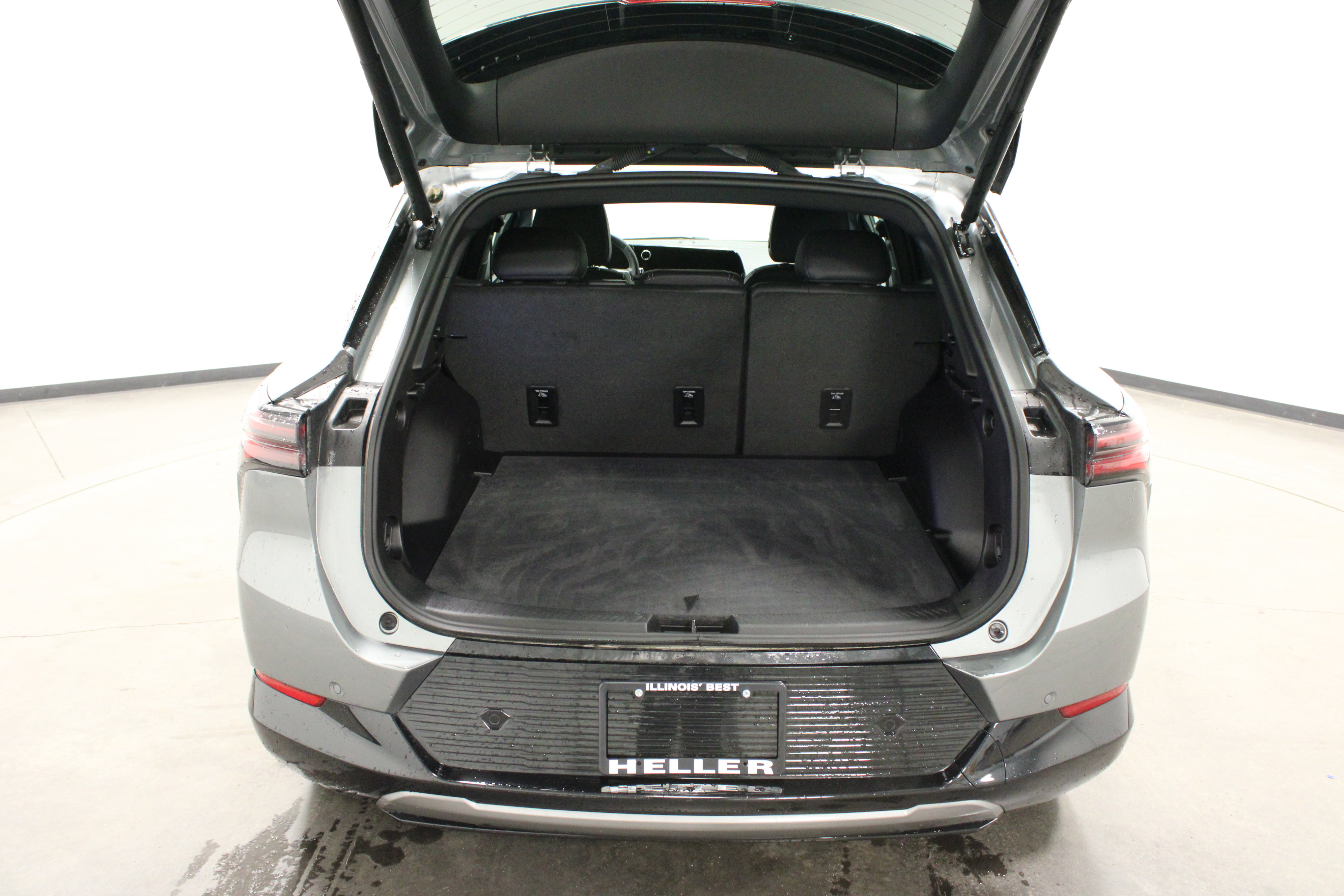 Used 2025 Chevrolet Equinox EV LT w/ Convenience Package image 12