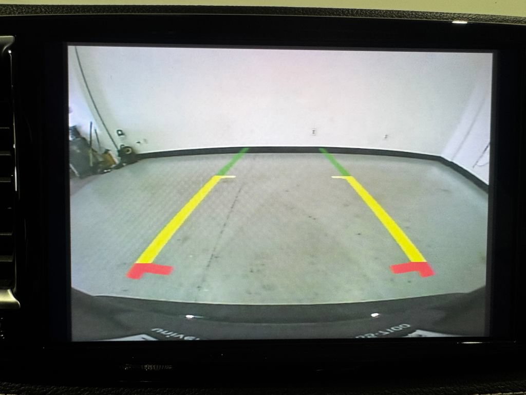 Used 2024 Chrysler Pacifica Limited FWD image 9