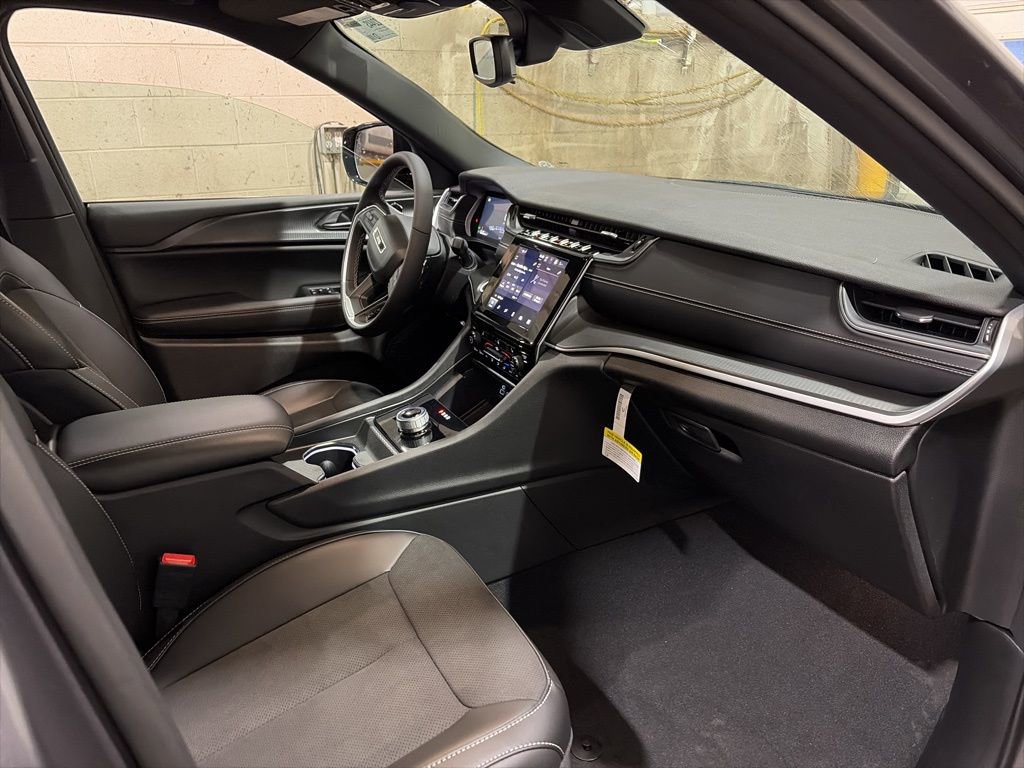 Certified 2024 Jeep Grand Cherokee Altitude image 7