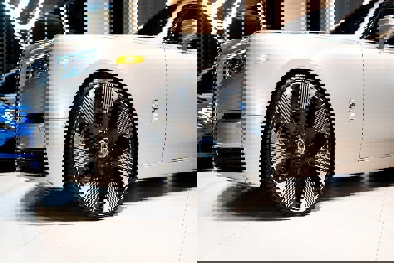 Used 2025 Rolls-Royce Phantom Sedan image 25