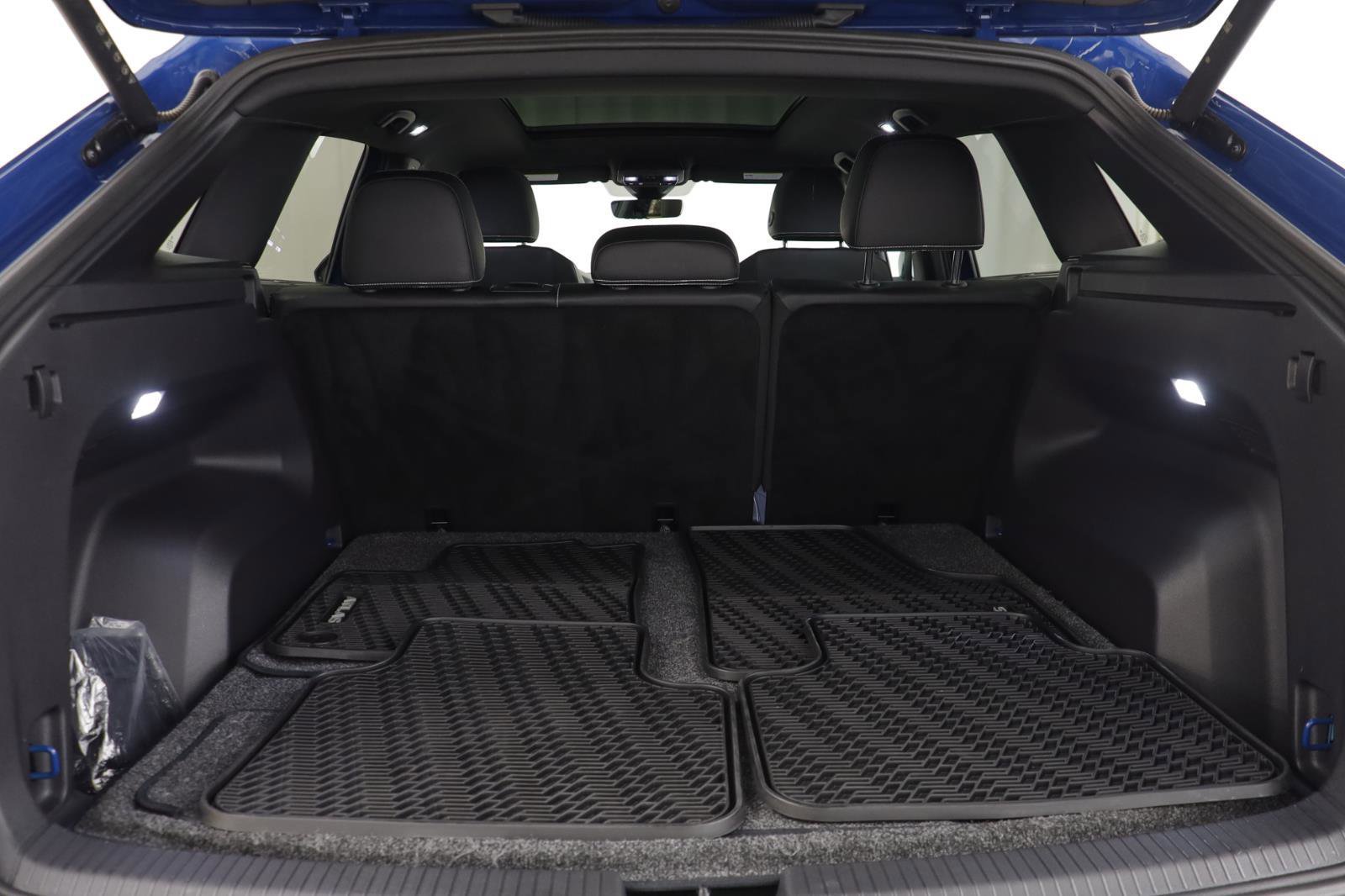 Used 2025 Volkswagen Atlas Cross Sport SEL R-Line image 17