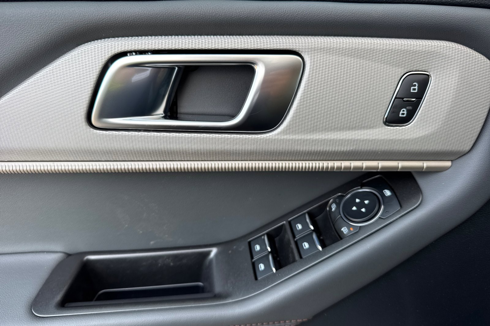 New 2026 Ford Explorer Active w/ Active Comfort Package image 10