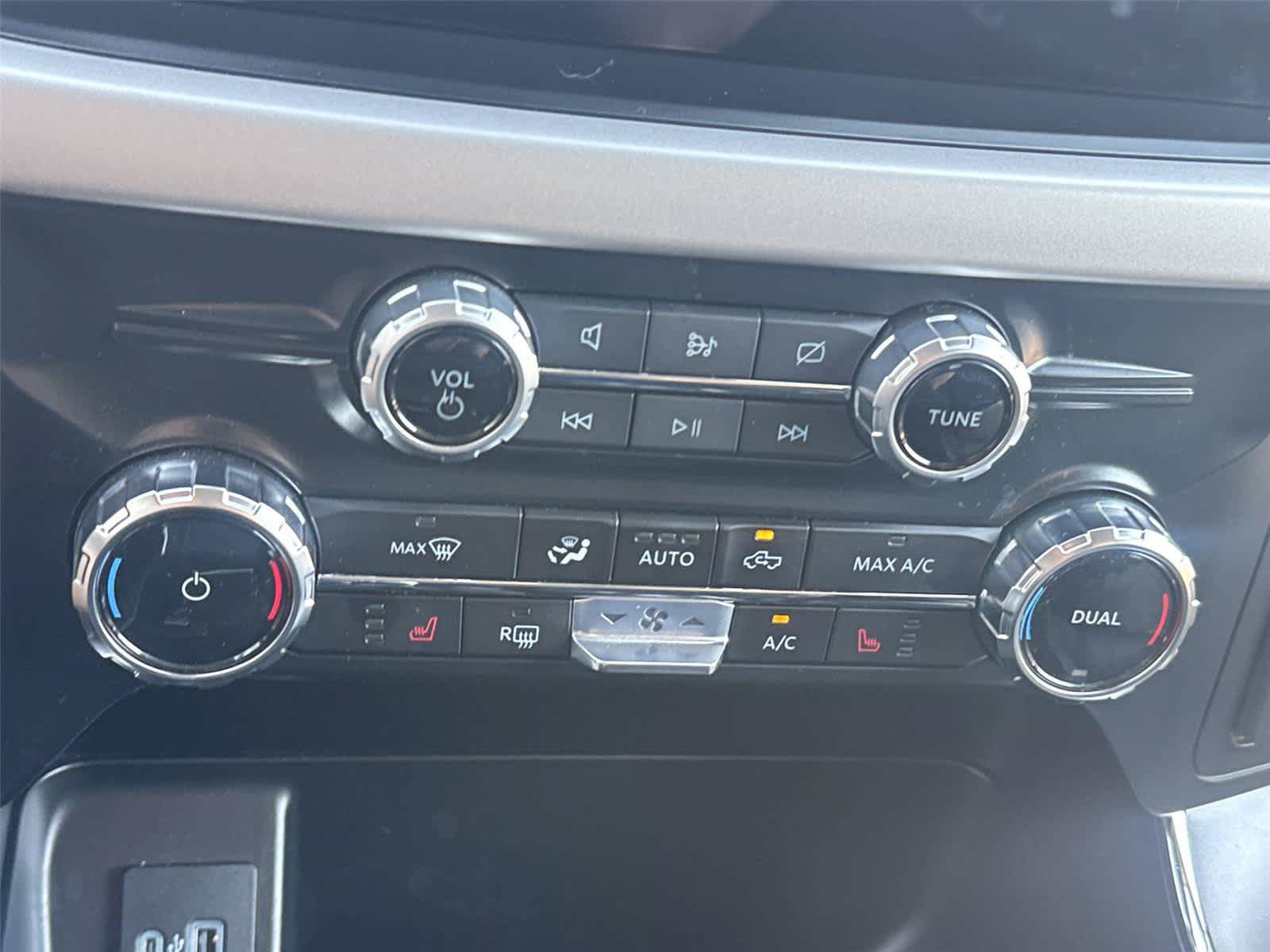 Used 2023 Ford F150 Lightning XLT AWD/4WD image 18