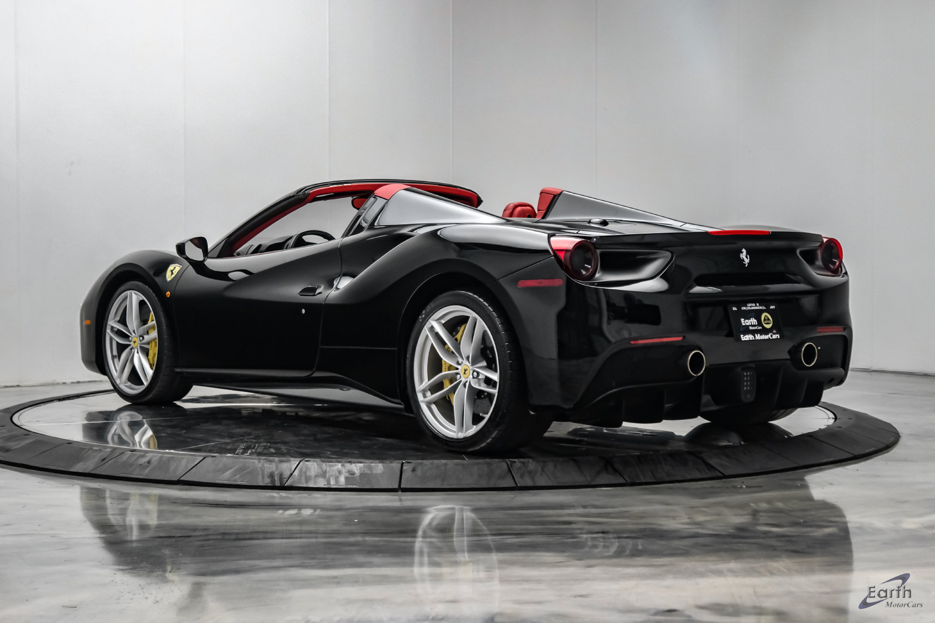 Used 2018 Ferrari 488 Spider RWD image 13