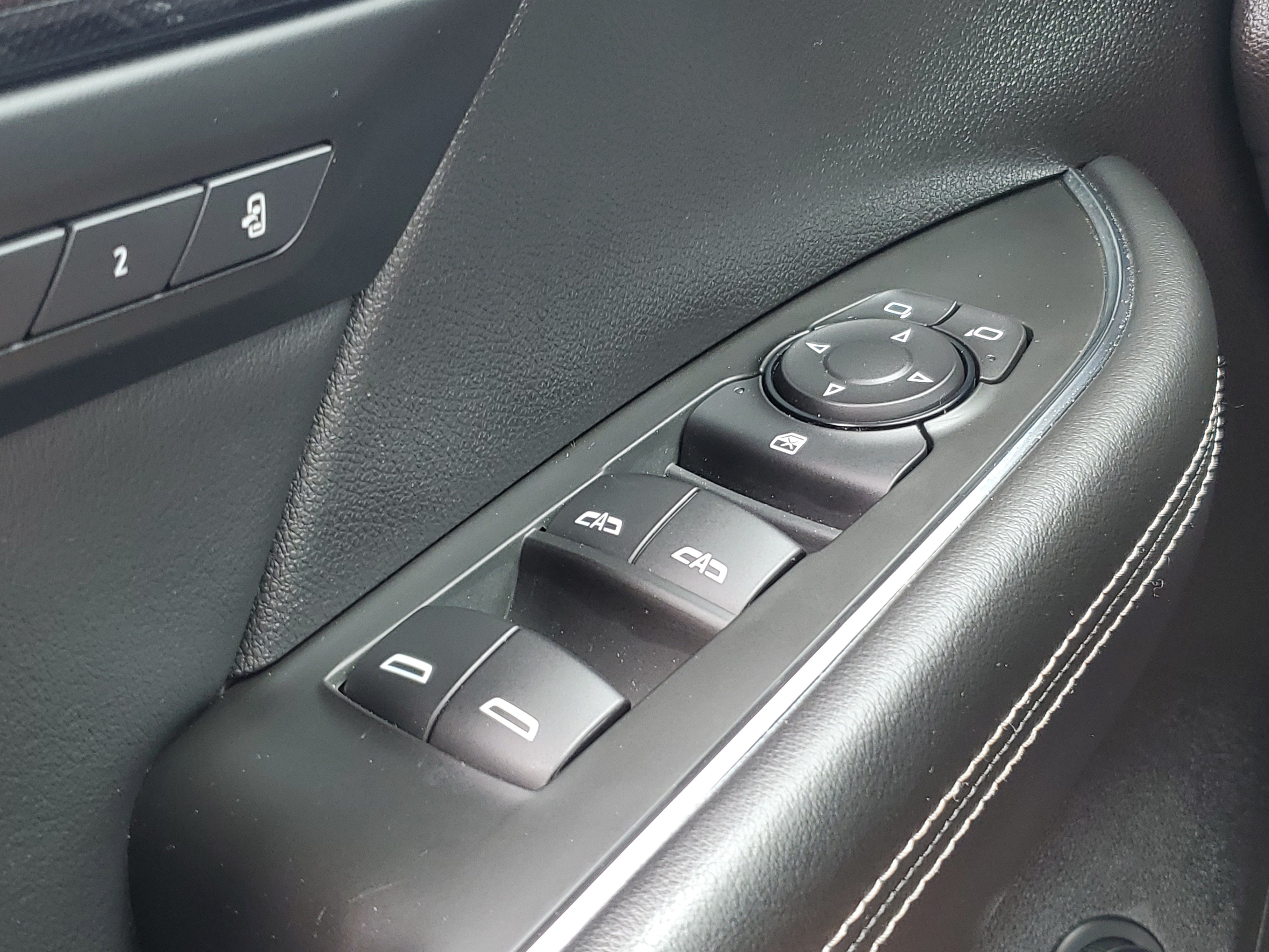Used 2022 Buick Envision Essence w/ Technology Package I FWD image 32