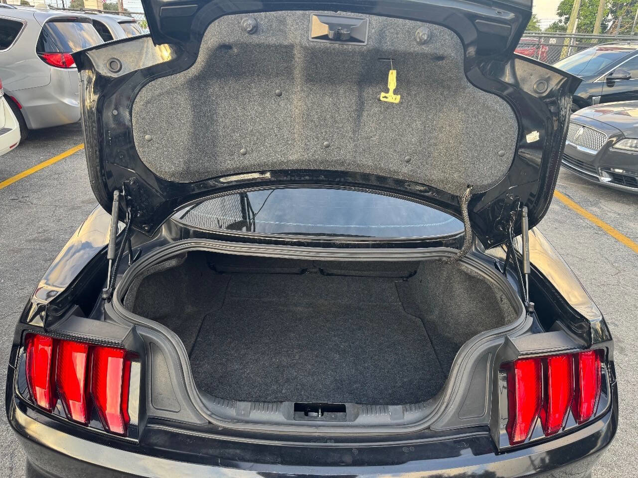 Used 2020 Ford Mustang Premium image 18