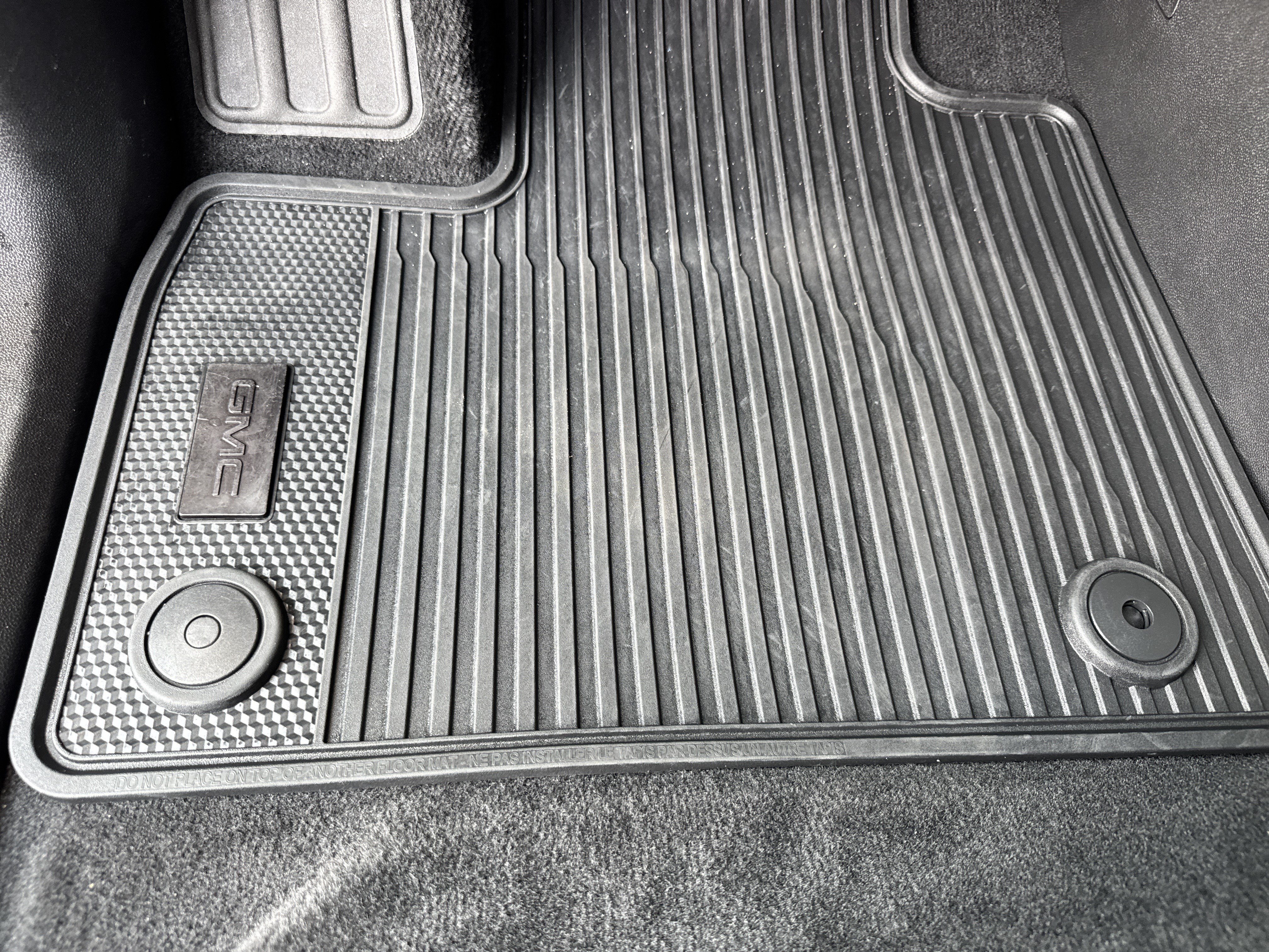Used 2026 GMC Acadia Elevation w/ Elevation Premium Package FWD image 17
