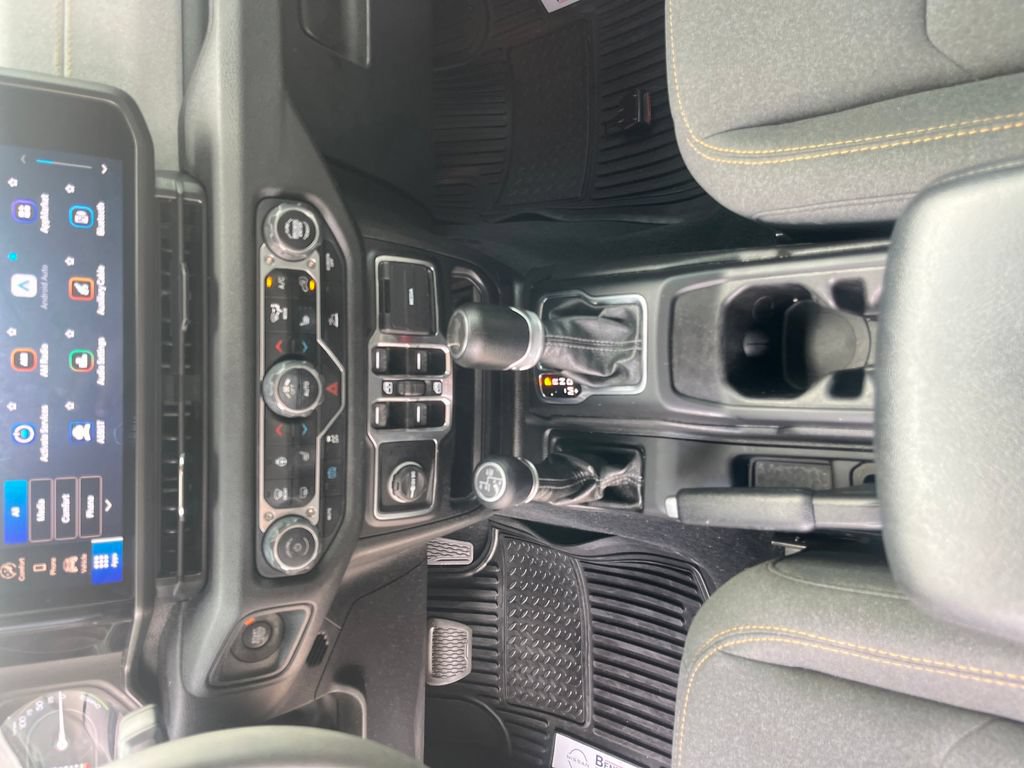 Used 2024 Jeep Wrangler Unlimited w/ Convenience Group AWD/4WD image 27