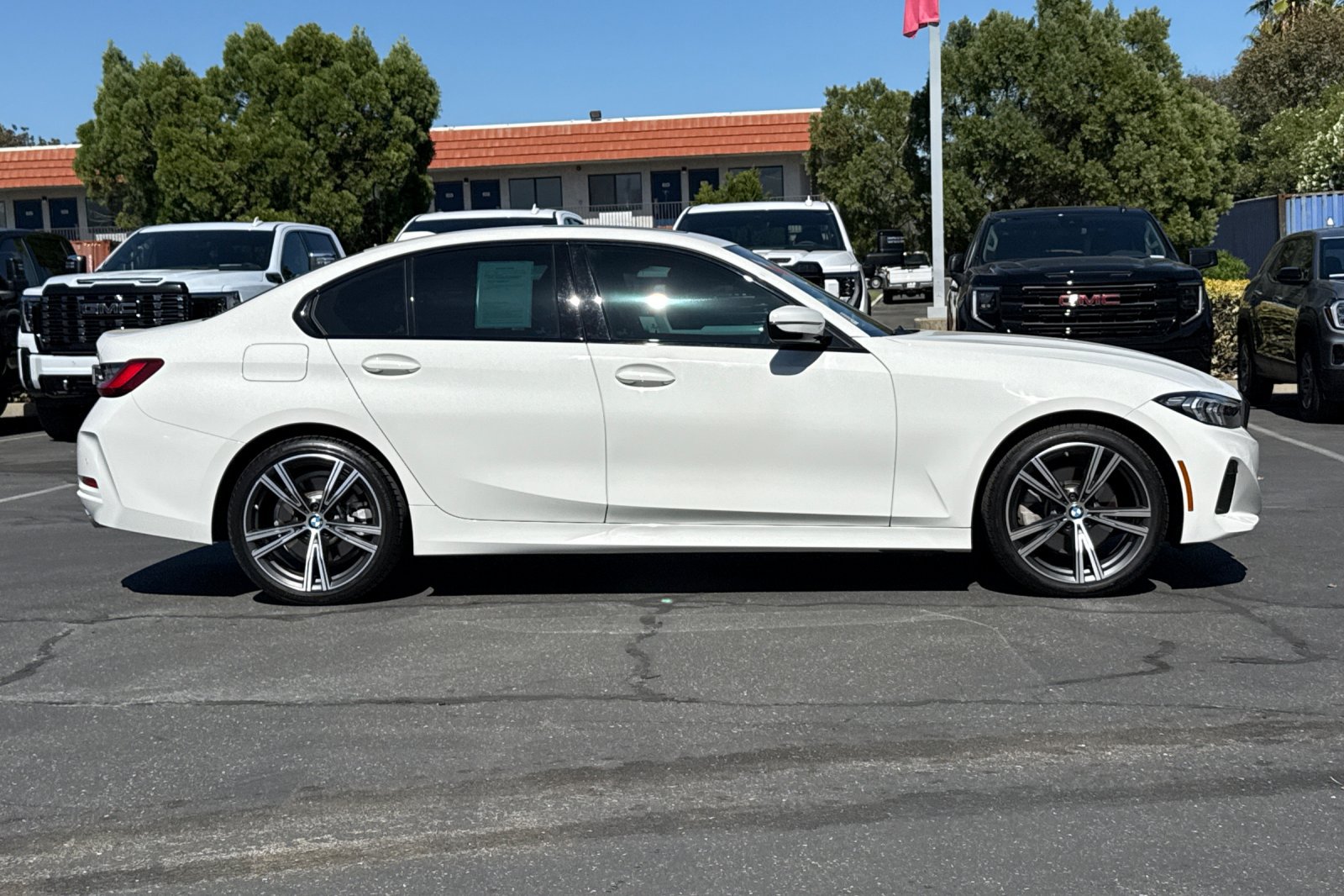 Used 2023 BMW 330i Sedan w/ Convenience Package RWD image 3