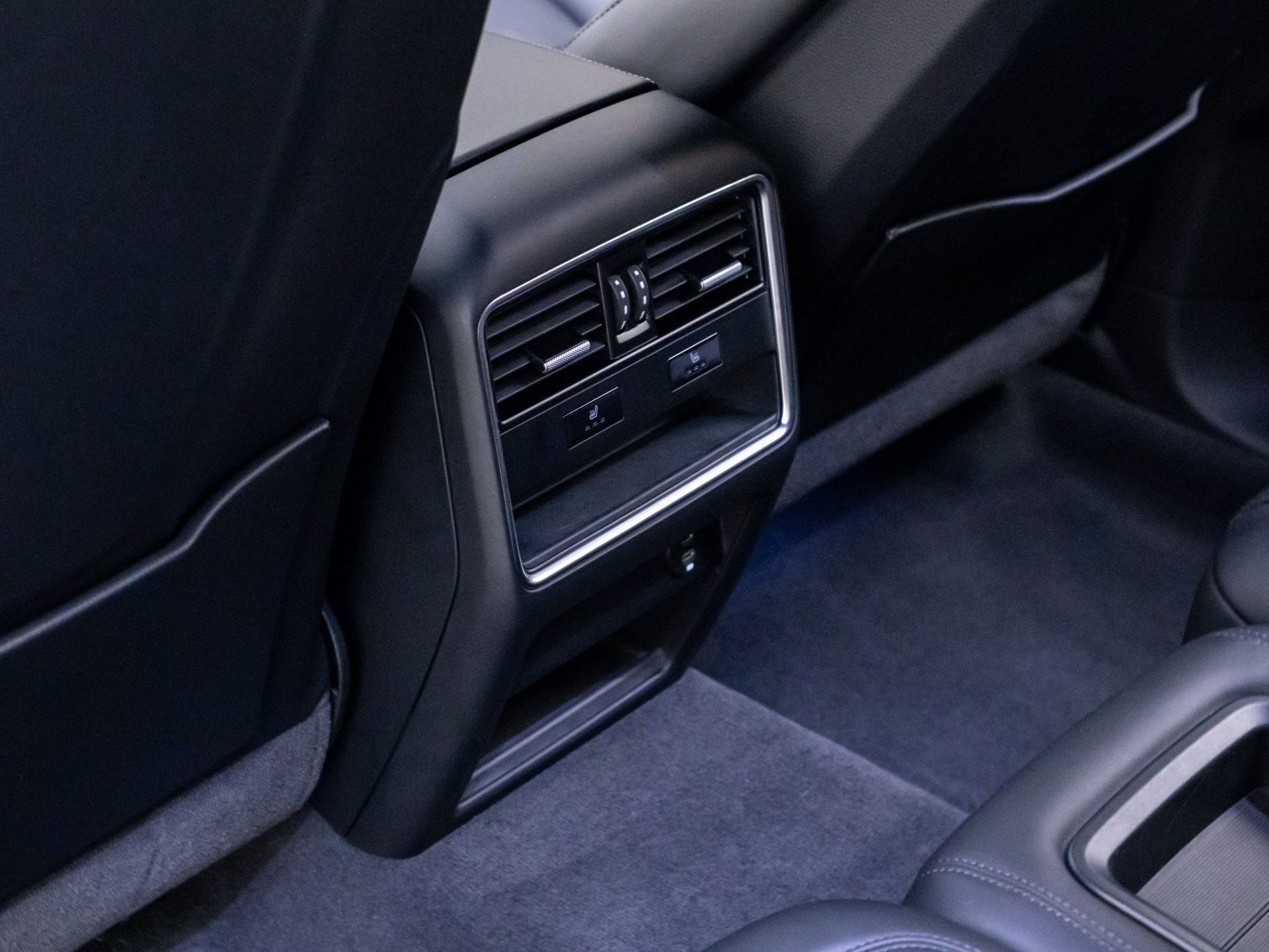 Certified 2022 Porsche Cayenne Turbo GT AWD/4WD image 19