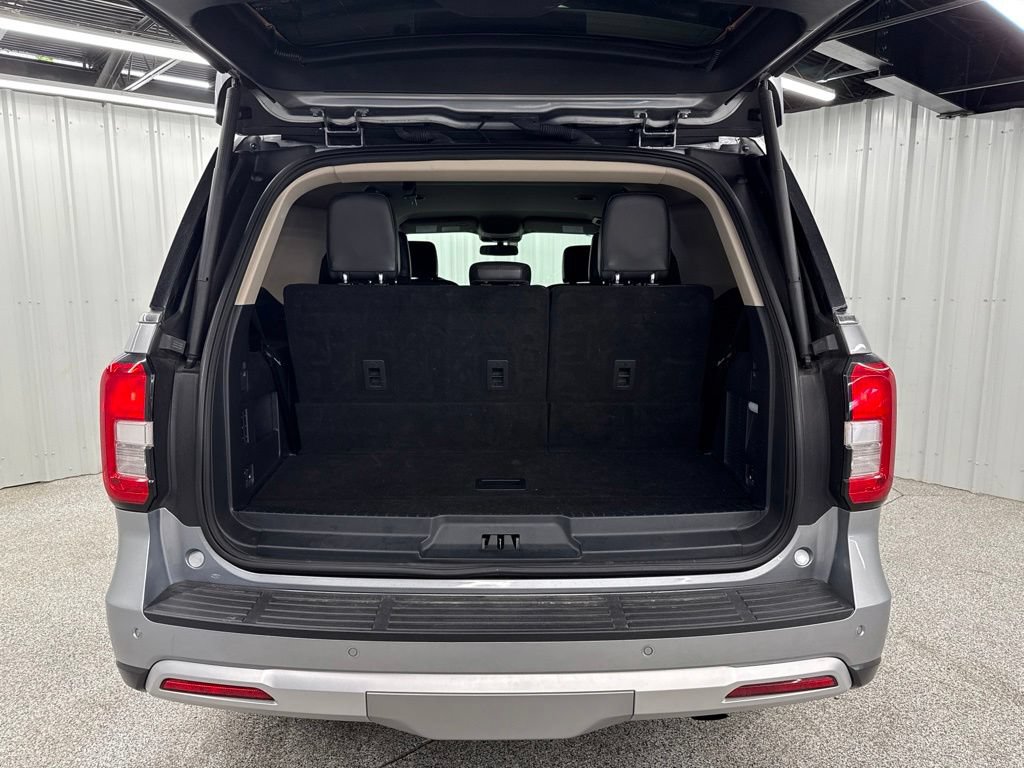 Used 2024 Ford Expedition XLT RWD image 7