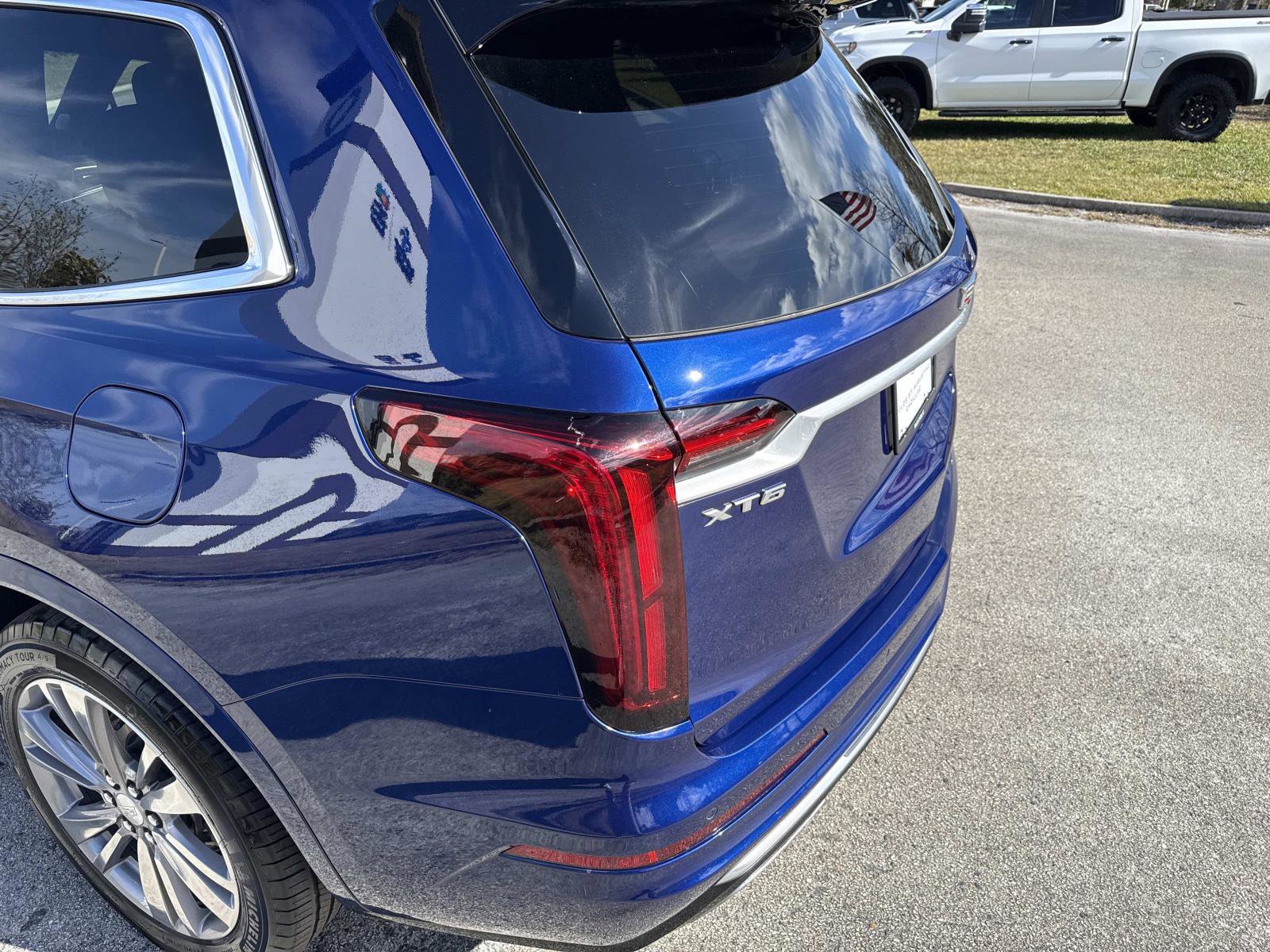 Used 2025 Cadillac XT6 Premium Luxury image 11